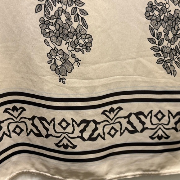 Boohoo Beige Floral Patterned Dress - Picture 4 of 4